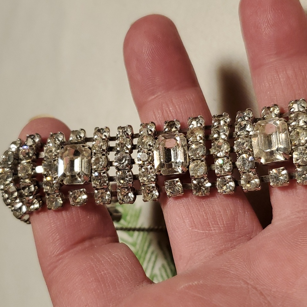 Weiss Rhinstone Bracelet - Picture 4 of 12